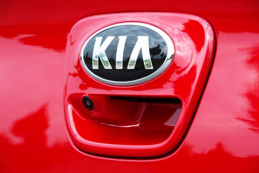 Логотип Kia Rio 2016 года  (WW) (фото 41 из 63)